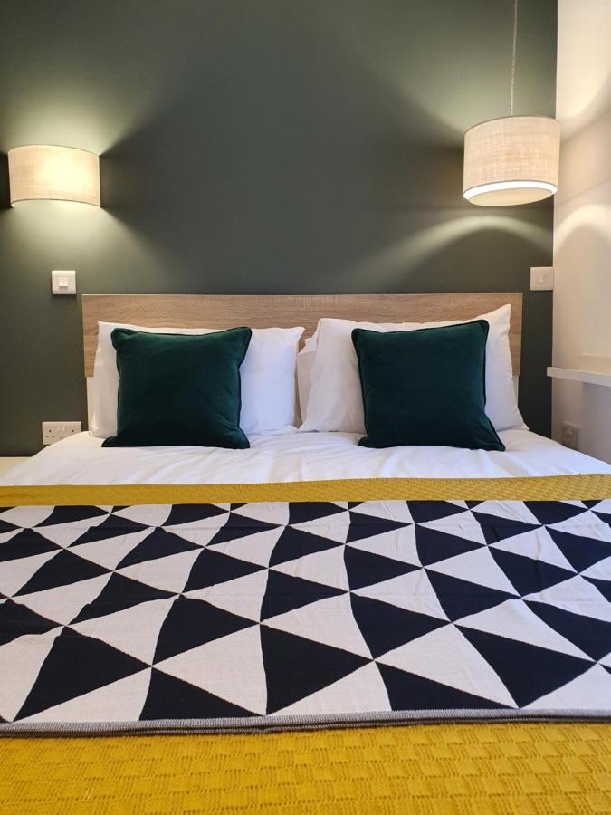 The Taylor Suite - Stunning 2-Ensuite Beds, Cathedral View Roof Garden Truro Exteriör bild